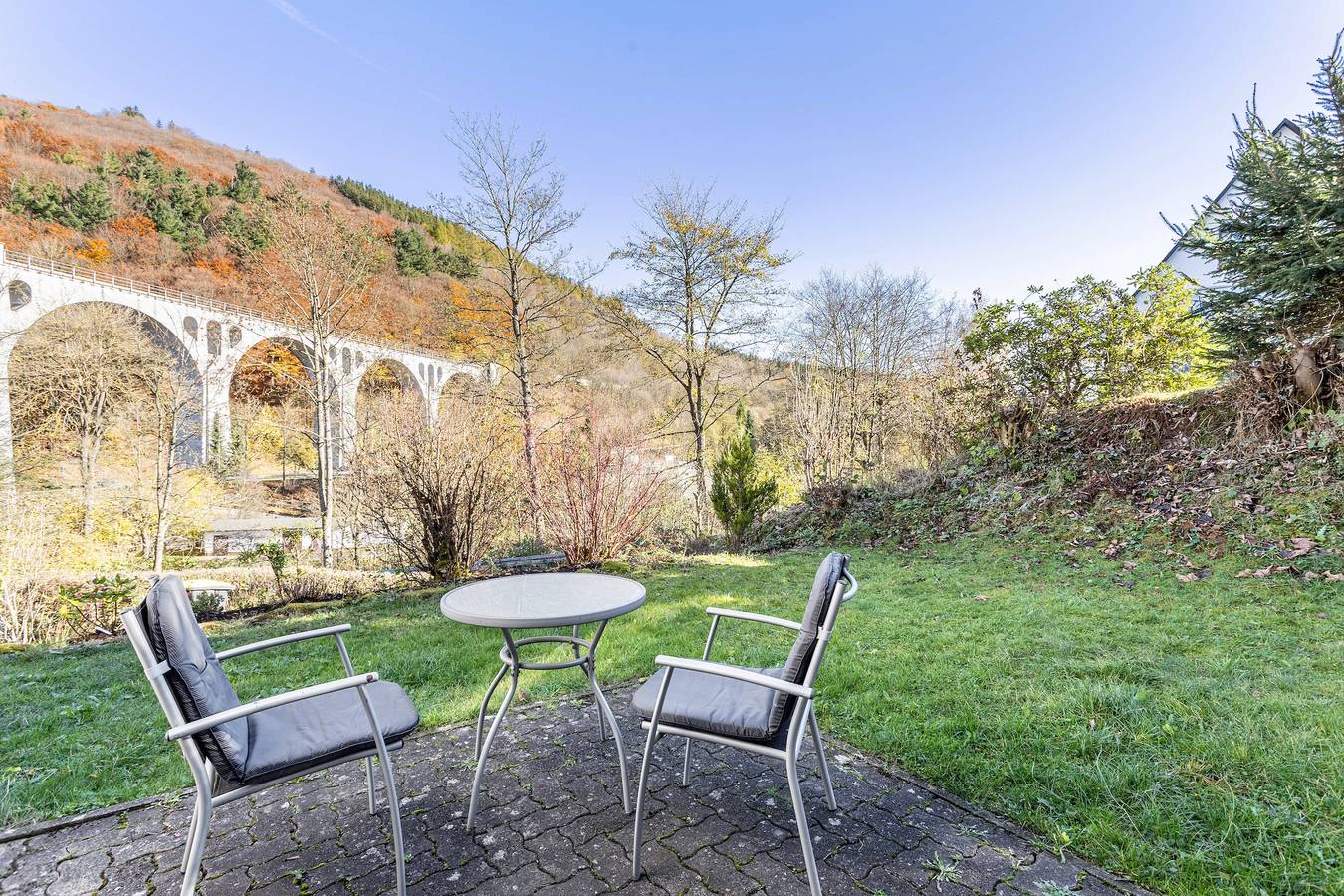 Ganze Wohnung, Haus Sonneck - Fewo 5' mit Bergblick, privater Terrasse und Wi-Fi in Willingen, die Mittelgebirge