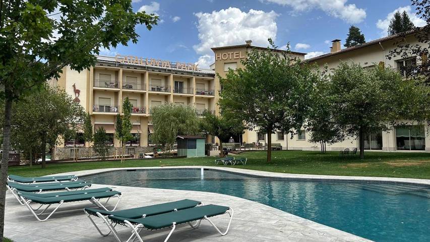 Hôtel pour 2 personnes, avec terrasse ainsi que piscine et jardin