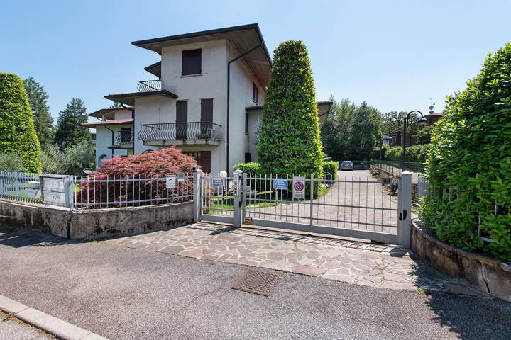 Ferienwohnung für 3 Personen, mit Seeblick und Balkon in Sirmione
