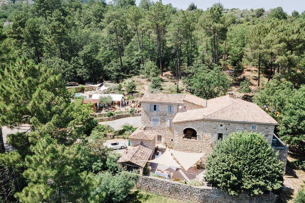 Maison  de pays , grand confort ,en pleine nature , avec jacuzzi,  10 personnes in Banne, Parc national des Cévennes