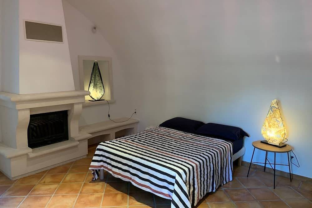 Xixth century country house amidst vineyards and olive groves in Piégon, Nyons region