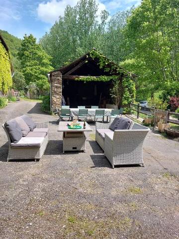 Gîte pour 12 personnes, avec terrasse et vue à Cassagnes-Bégonhès