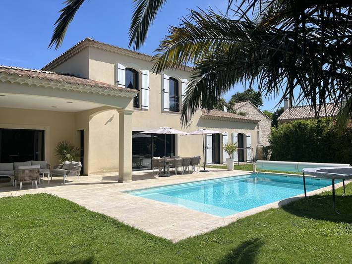 Location de vacances pour 8 personnes, avec jardin et terrasse à Rochefort-du-Gard