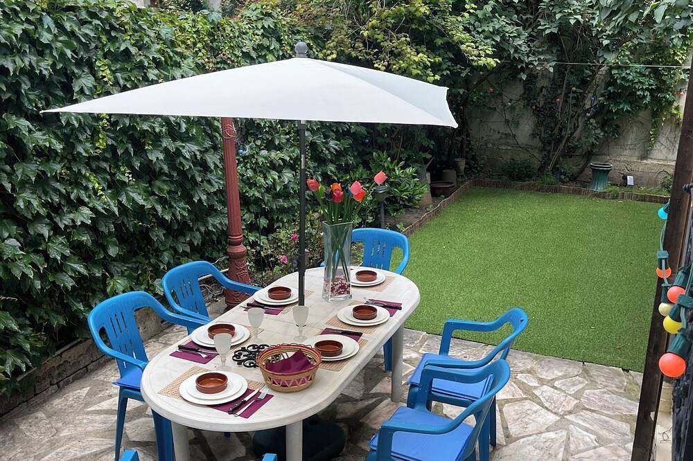 Beautiful house with a garden and an attic, located between the Marché aux Puces and La Communale in Saint-Ouen, Sena-Saint Denis