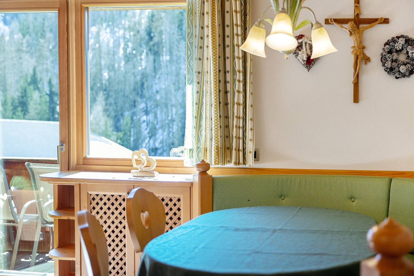 Ganze Wohnung, Ferienwohnung 'Ciasa Mirio Mirio' mit Bergblick, Balkon & Wlan in Rumestluns, Wengen (Italien)