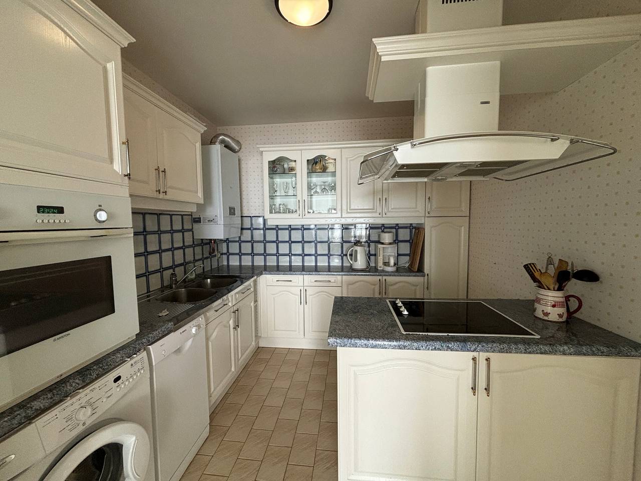 Ganze Wohnung, 3-Zimmer-Wohnung mit Balkon und Garage in Les Sables-d'Olonne in Les Sables-d'Olonne, Vendée