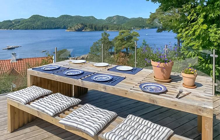 Ferienhaus für 8 Personen mit Garten in Lindesnes