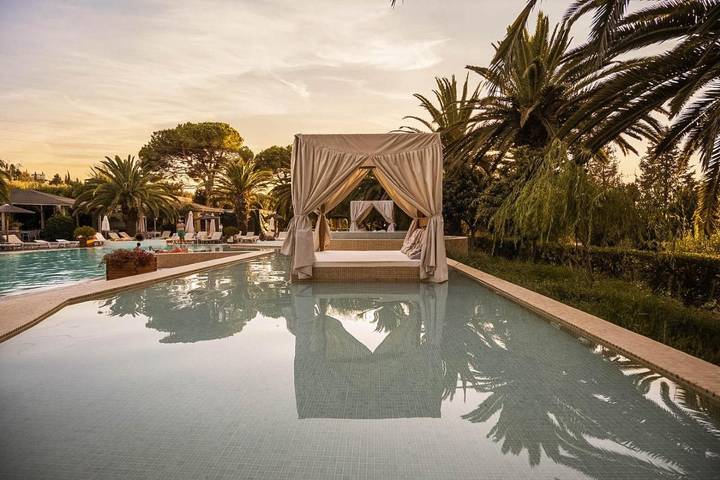 Hôtel pour 3 personnes, avec piscine ainsi que jacuzzi et jardin