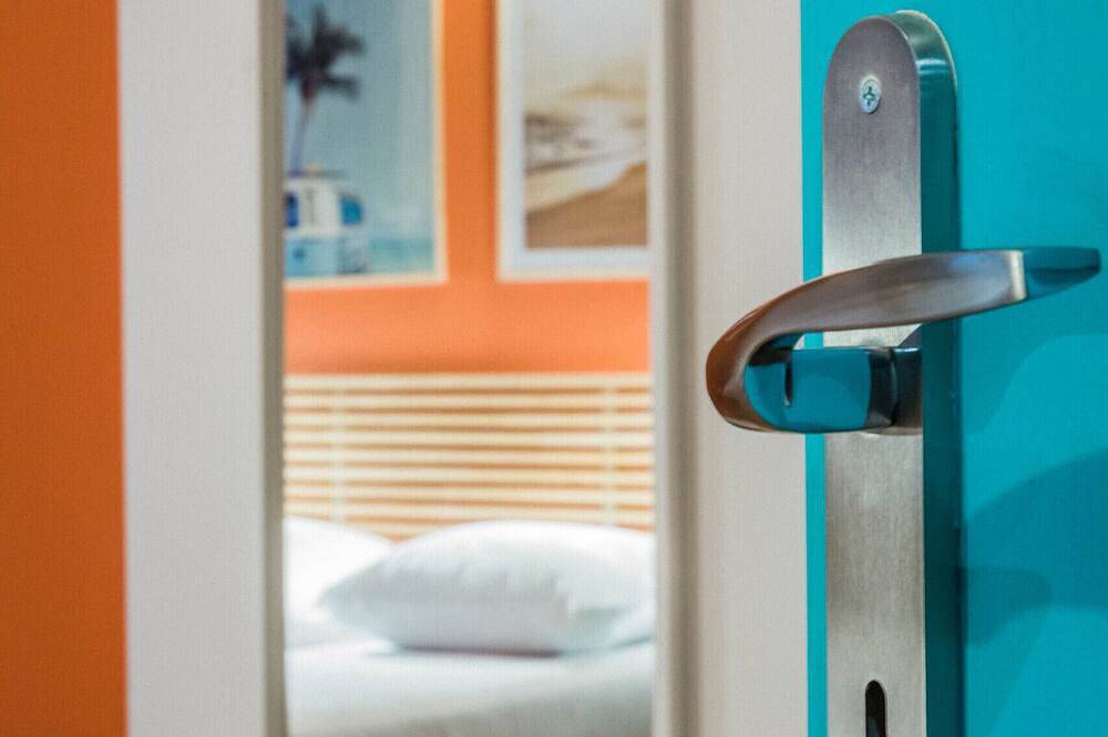 Entire apartment, L'indigo - Chic apartment - 1 Bedroom in Brive-la-Gaillarde, Brive-la-Gaillarde region