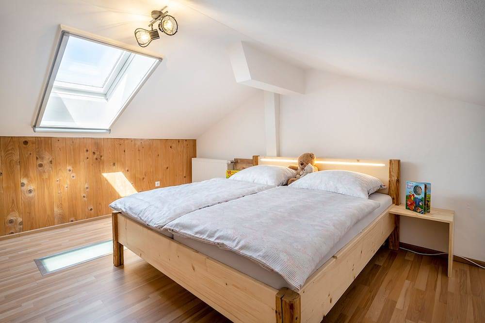 Ganze Wohnung, 4 Sterne Ferienwohnung Schererhof-Chiemgau, 125qm, 3 separate Schlafzimmer in Pittenhart, Chiemsee