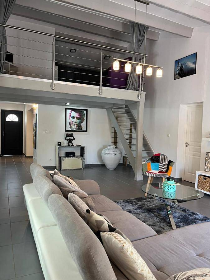 Location de vacances pour 12 personnes, avec vue ainsi que piscine et jardin, animaux acceptés à Mireval - 4