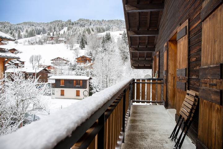 Entire studio, Studio Apartment 'C3 - Chalet Tournier' with Mountain View, Shared Garden and Wi-Fi in Les Gets, Les Portes du Soleil