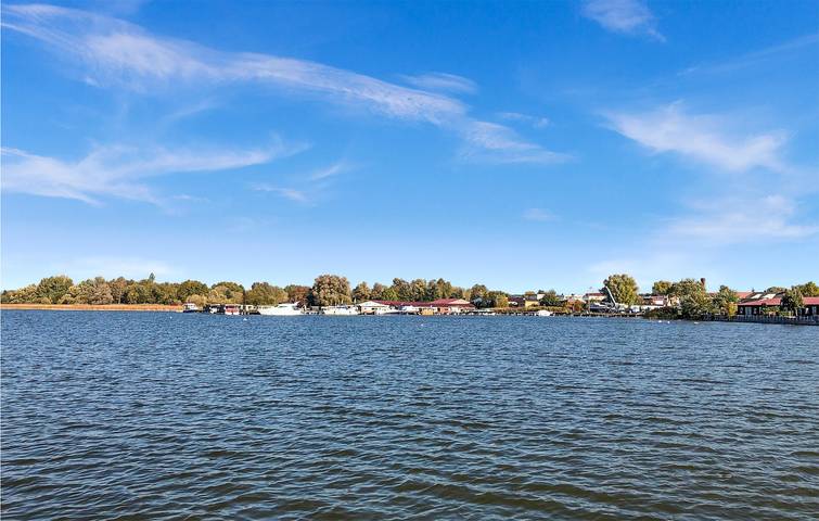 Bootshaus am See mit Terrasse und Parkplatz in Beetzsee, Westhavelland