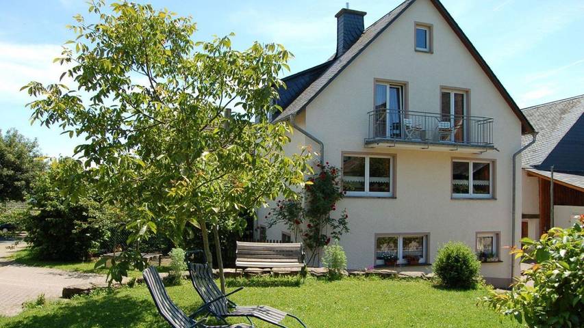 Ferienhaus für 3 Personen, mit Terrasse und Sauna sowie Garten in Manderscheid