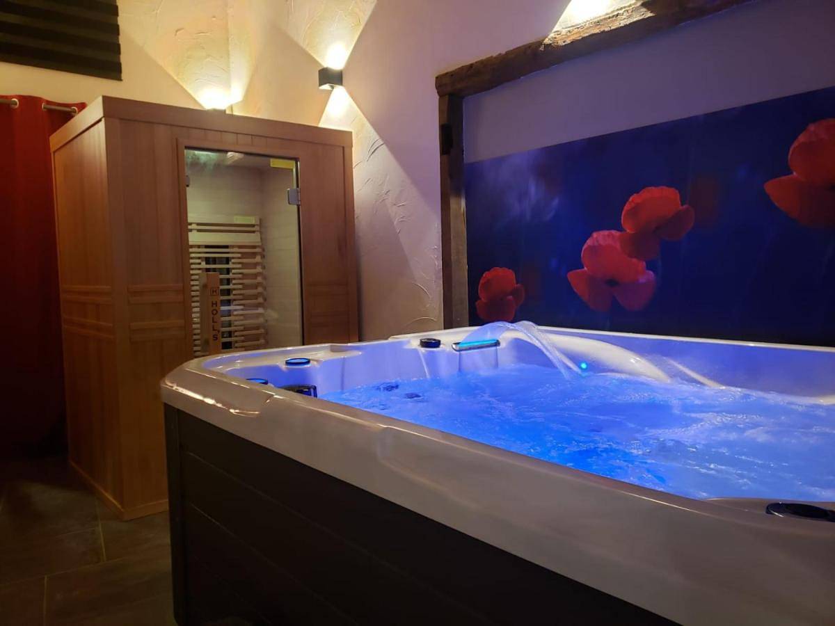 Maison d'hôte avec sauna et jacuzzi à la campagne in Saint-Étienne-en-Coglès, Fougères-Vitré
