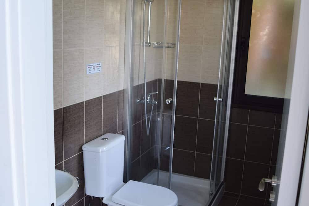 Privater Pool - Alle en-suite - Spielzimmer - Große Sonnenterrasse - Klimaanlage - Wifi in Πισσούρι, Südzypern