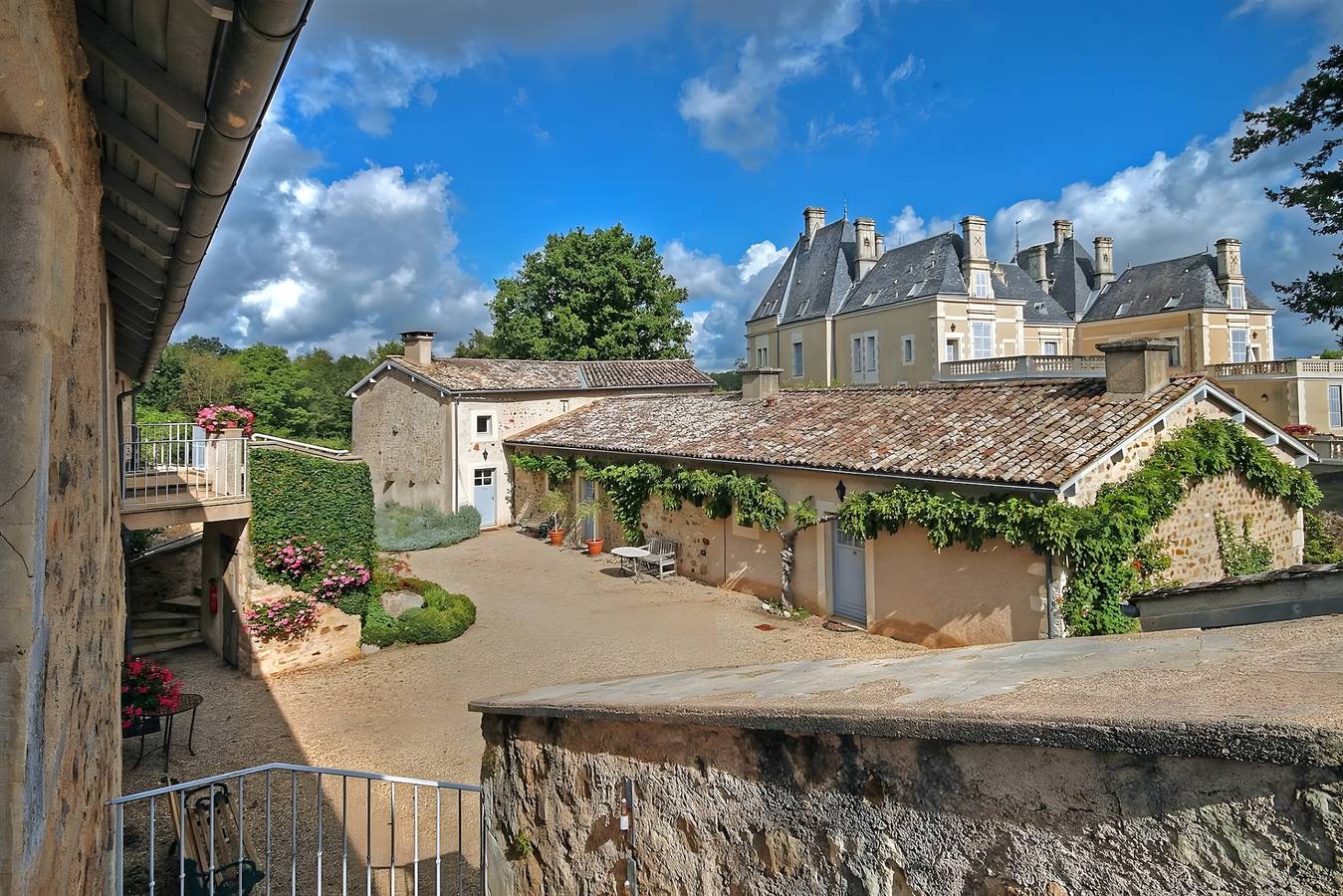 Appartement entier, Château Les Forges – Tennis, Piscine, Golf in Les Forges, Deux-Sèvres