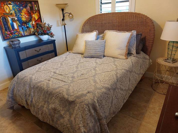 Vacation rental for 6 people, with yard and terrace in St. Petersburg (FL)