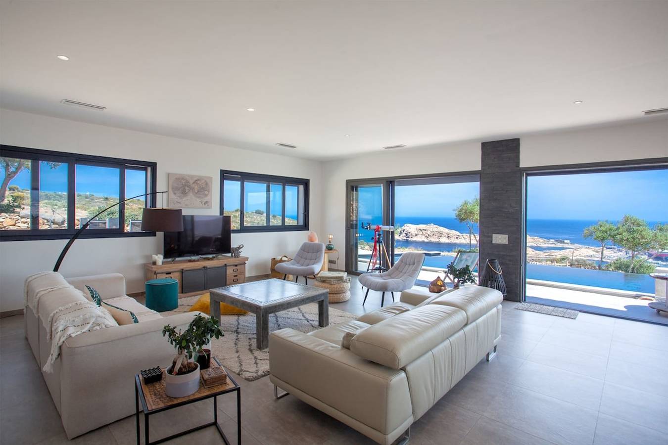 Villa Bianca in Isola Rossa (Francia), Calvi e dintorni