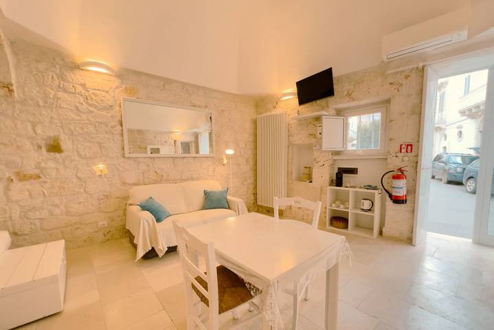 Entire apartment, Suite Ninfea – Romantic Historic Retreat in the Heart of Ostuni in Ostuni, Salento