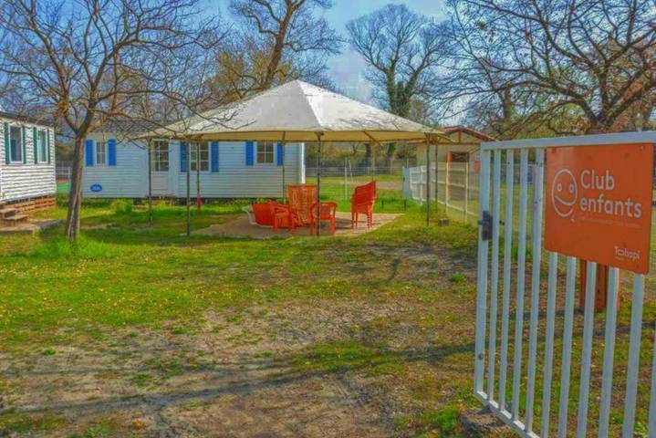 Camping pour 6 personnes, avec piscine ainsi que jardin et vue à La Roque-d'Anthéron - 3