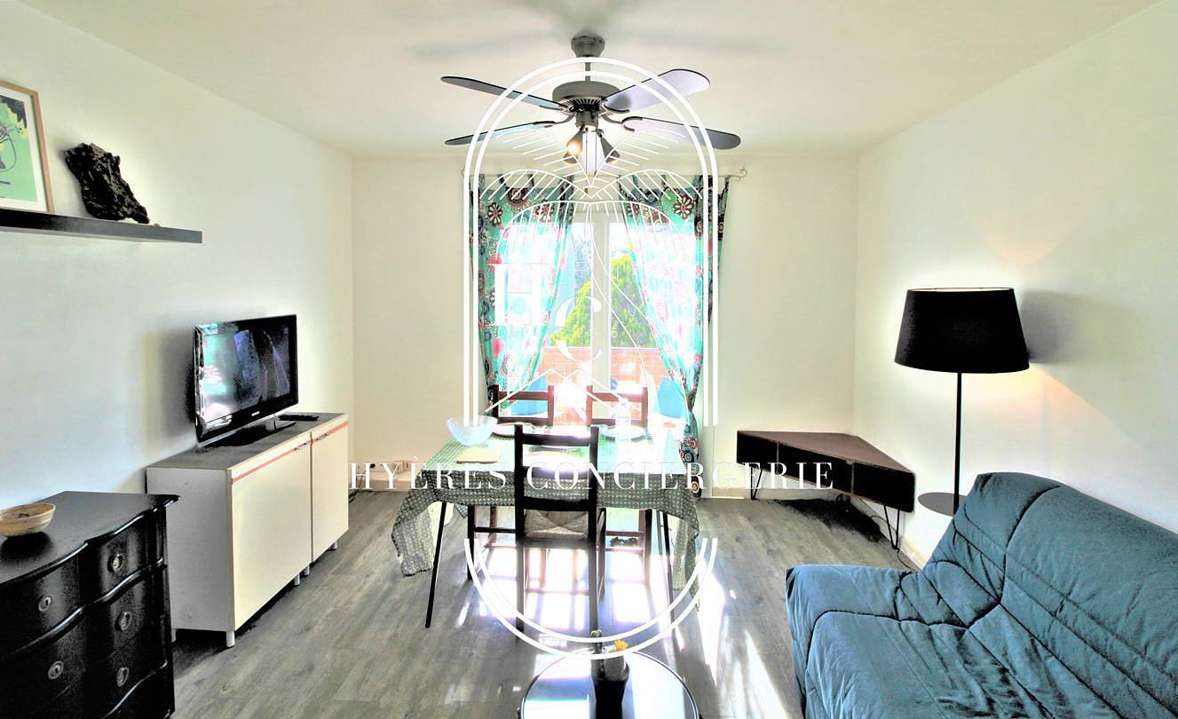 Entire holiday apartment, Hyères - plage Studio plages L'Ayguade Pk/Wifi in L'Ayguade, Hyeres