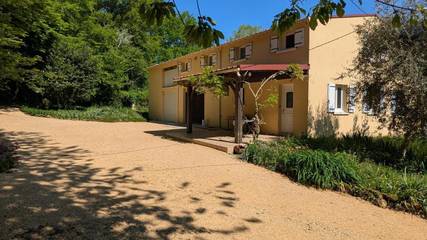 Location de vacances pour 5 personnes, avec jardin à Saint-Maime-de-Péreyrol