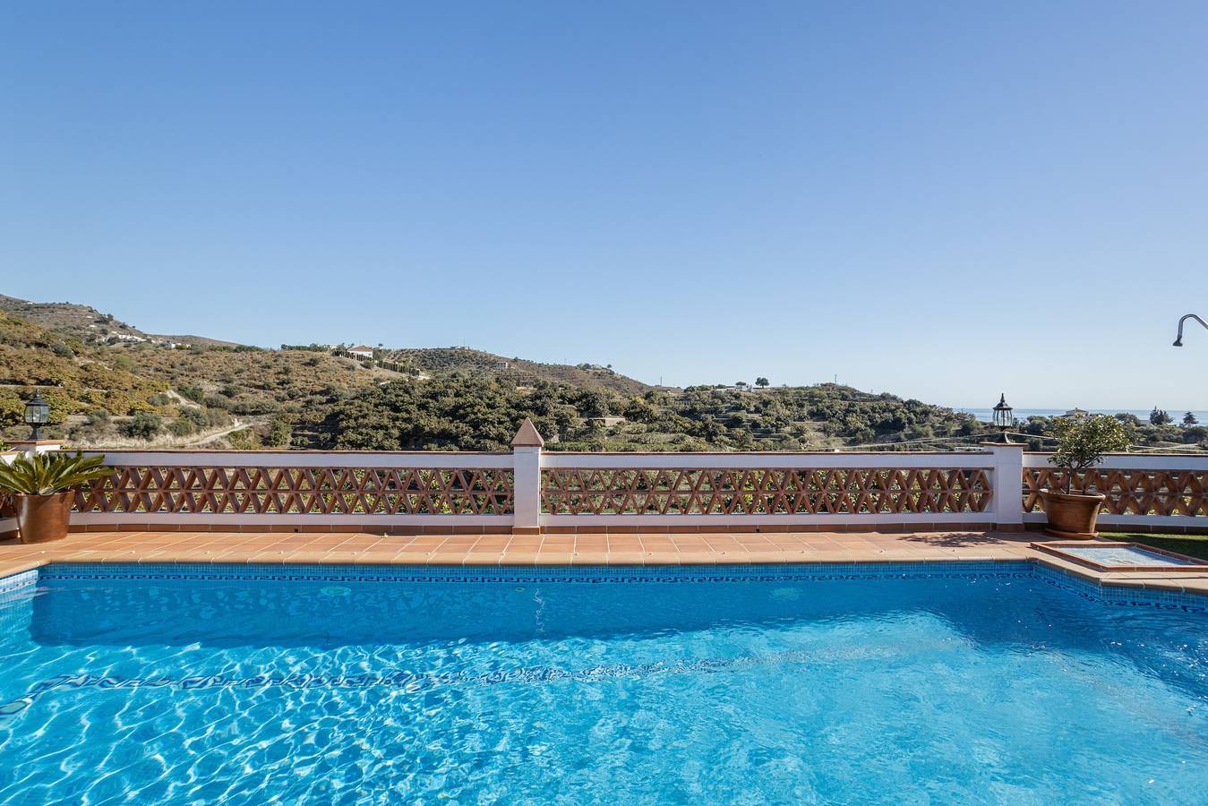 Villa 'Camarón' met zeezicht, wifi en airconditioning in Almuñecar, Cordillera Penibética
