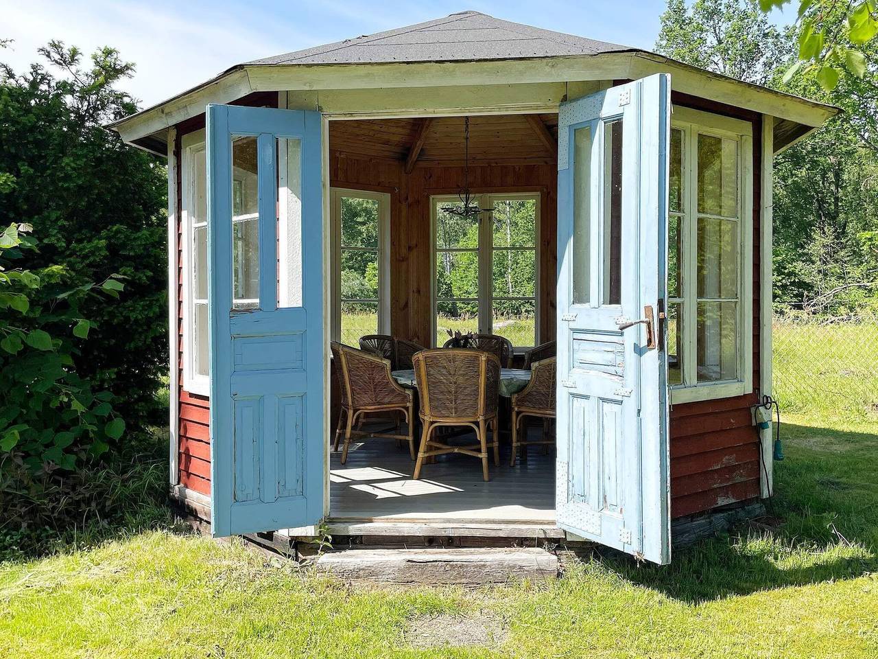 Lantgårdsreträtt nära sjöar och kust in Högsby (Stad), Högsby