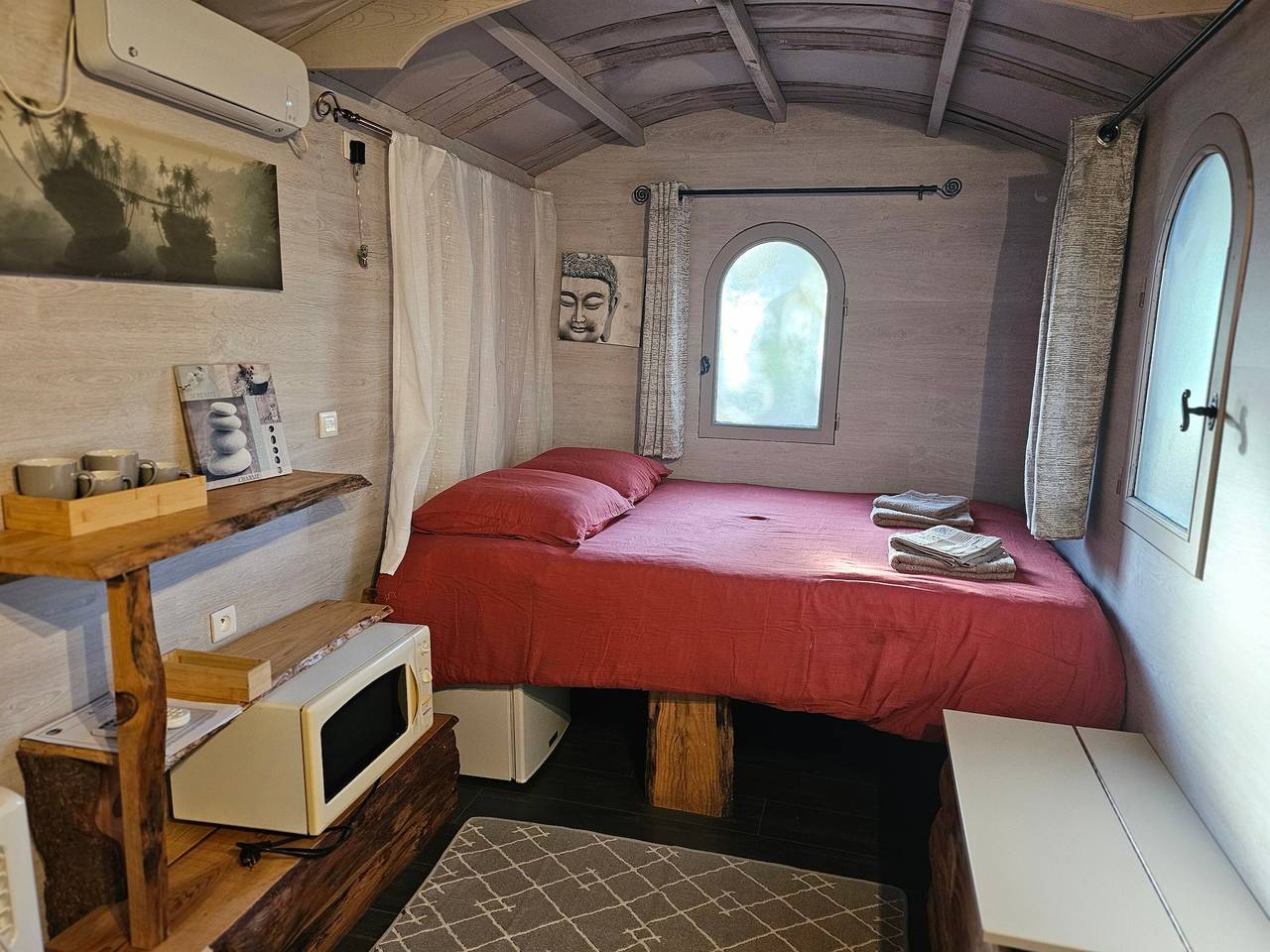 Casa de huéspedes «La Roulotte des Chouchous» con aire acondicionado in Hourtin, Lesparre-Médoc region