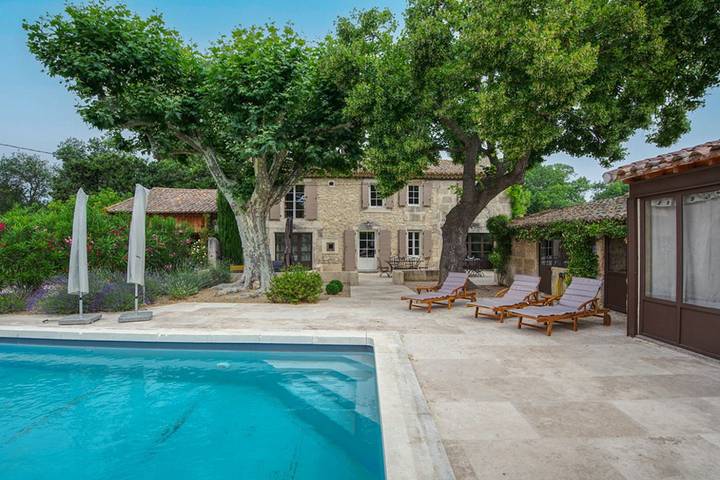 Location de vacances pour 10 personnes, avec jardin et terrasse à Saint-Étienne-du-Grès