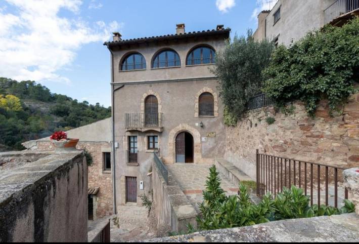 Casa rural para 12 personas, con jardín además de vistas y piscina, Se admiten mascotas en Bages