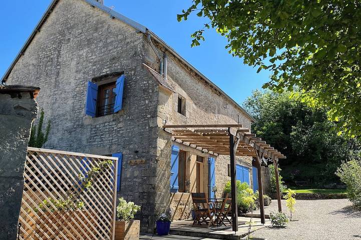 Location de vacances pour 4 personnes, avec Jacuzzi ainsi que Terrasse et Jardin dans Saint Marc Sur Seine