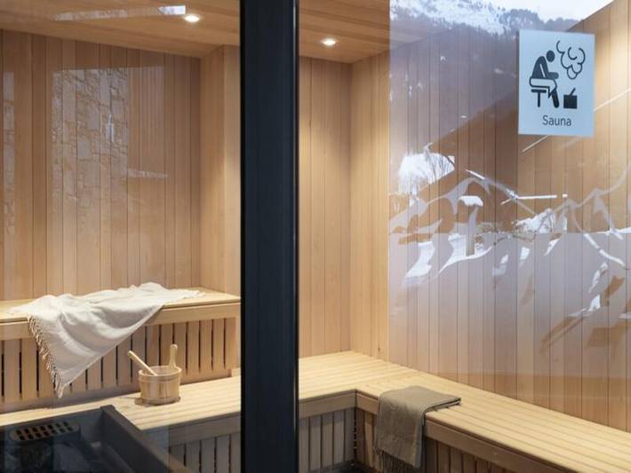 Chalet pour 6 personnes, avec piscine ainsi que sauna et balcon, adapté aux familles à Les Contamines-Montjoie - 3