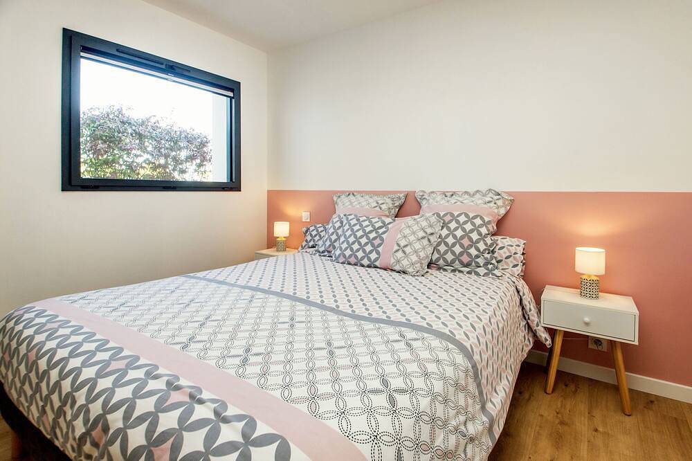 Magnificent villa *****, close to beaches, swimming pool 29°, enclosed garden. in Saint-Pol-de-Léon, Ceinture Dorée