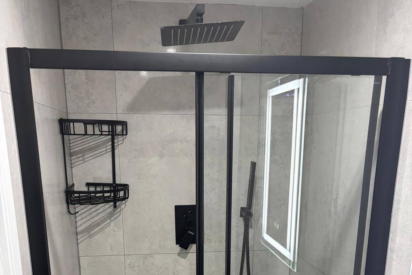 Entire studio, Studio - Parking - Garden - Wifi - Sleeps 2 in Ealing, London