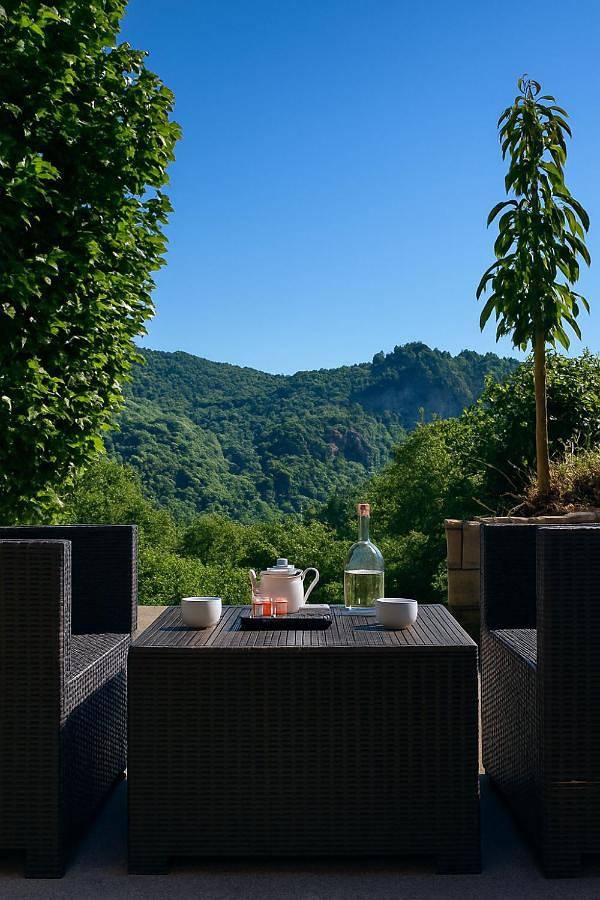 Gîte pour 2 personnes, avec vue ainsi que jardin et terrasse à Porri