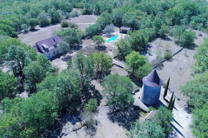 Gîte pour 4 personnes, avec jardin à Puyjourdes