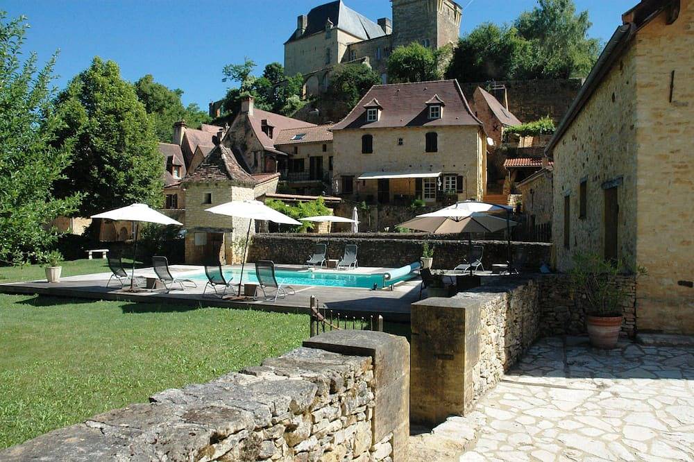 Time for a break-The little house in the center of the village with a view of the castle in Berbiguières, Périgord Noir