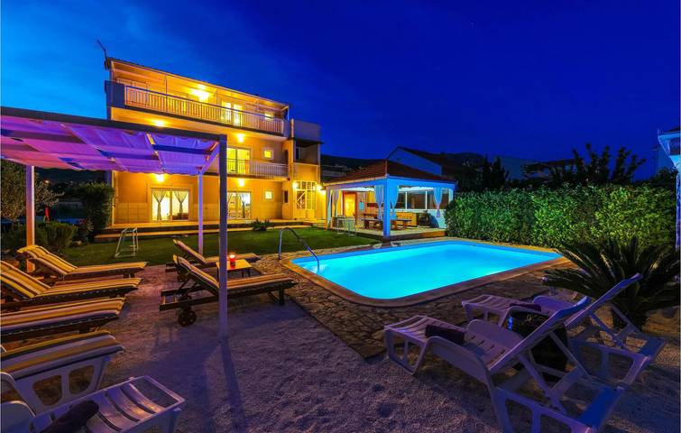 Ferienhaus für 14 Personen, mit Pool und Sauna sowie Balkon/Terrasse in Kaštela - 3