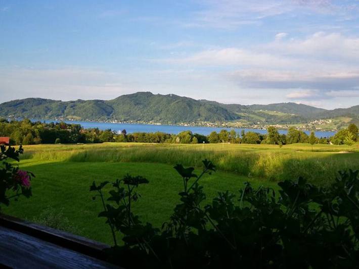 Ferienwohnung für 4 Personen, mit Garten und Balkon sowie Seeblick und Ausblick am Attersee - 2