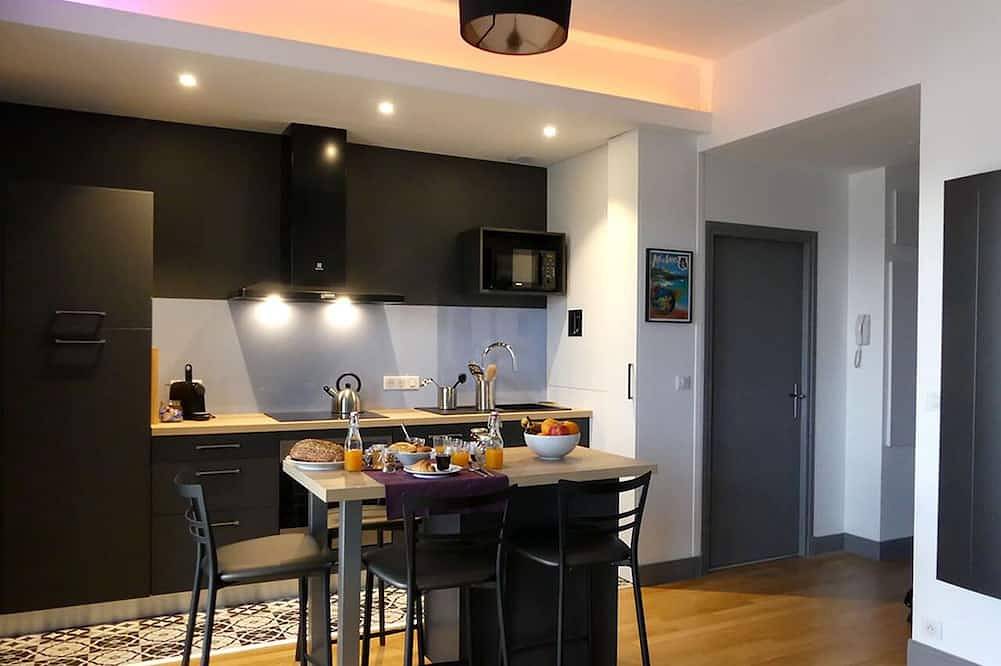 Entire apartment, 35m² studio with terrace and private garage in Aix-les-Bains, Chambéry region