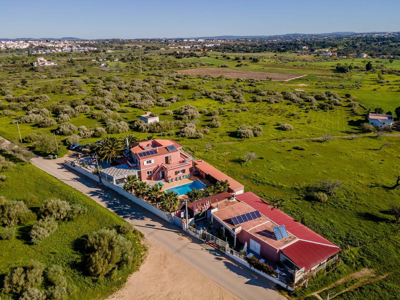 Villa 'Paradis - Casa Completa' with Private Pool, Wi-Fi and Air Conditioning in Pêra, Alcantarilha e Pêra