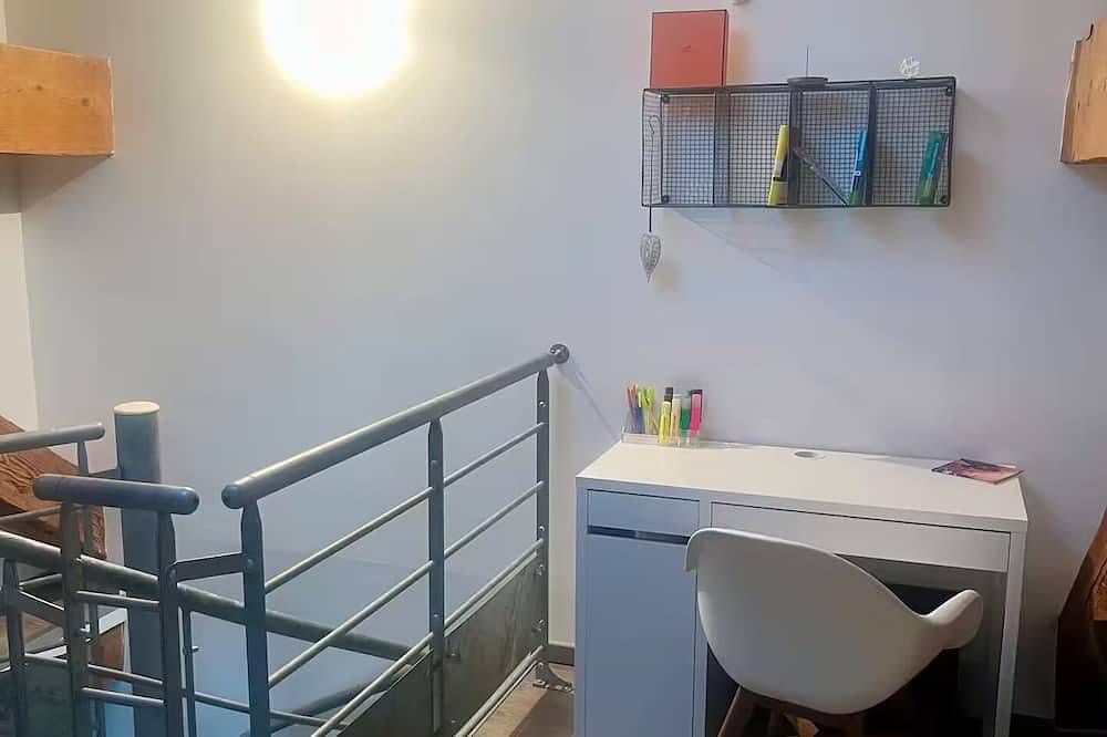 Magnificent Loft near town center in Saint-Chamas, Istres region