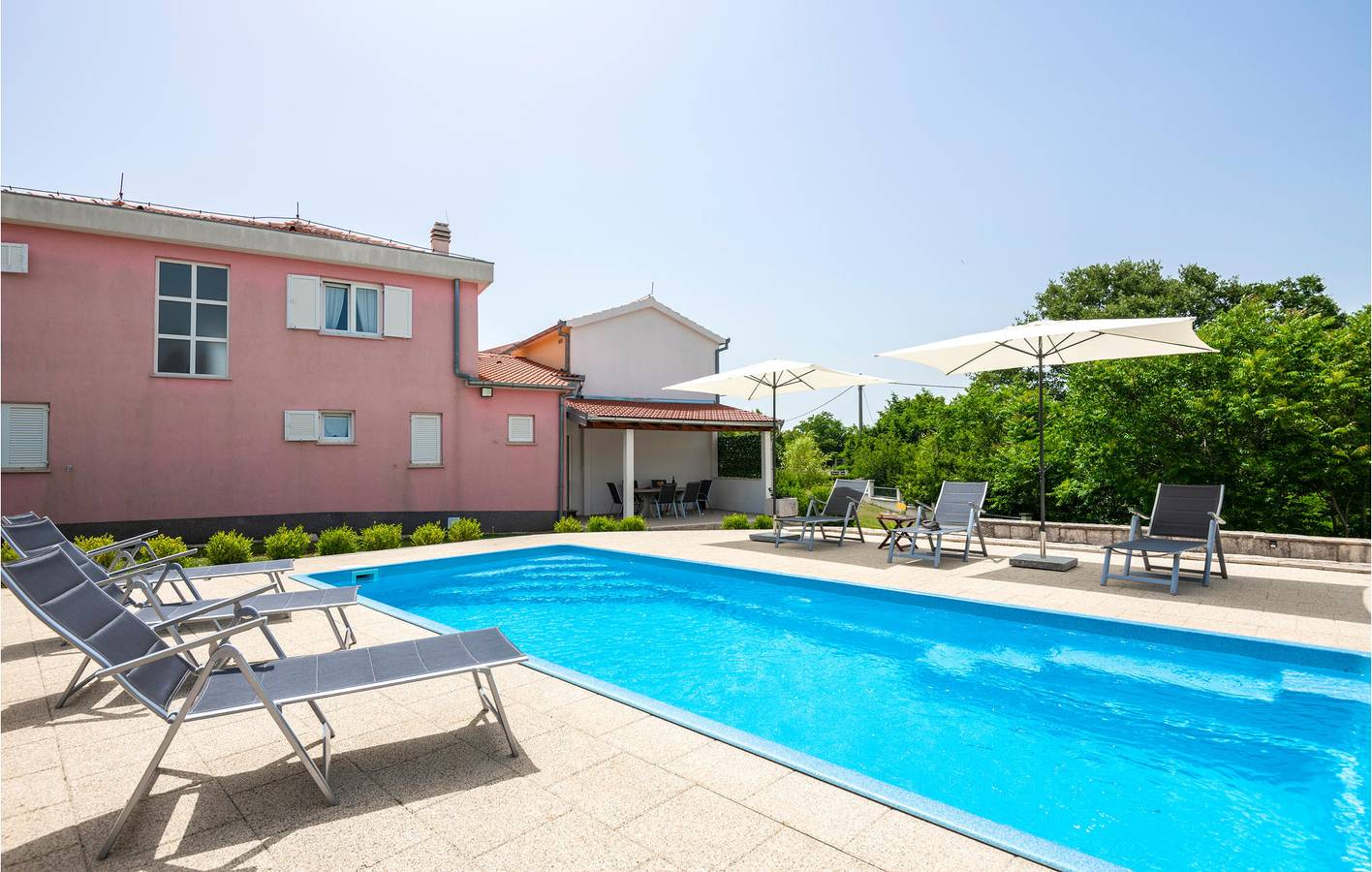 Charmantes 1-Zimmer-Apartment mit Pool, Terrasse und WLAN in Makarska Riviera
