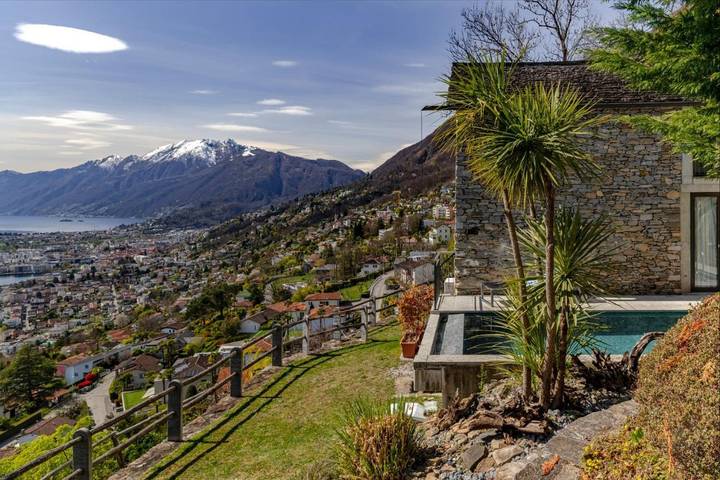 Ferienhaus für 6 Personen, mit Balkon und Terrasse sowie Garten und Pool in Brione sopra Minusio