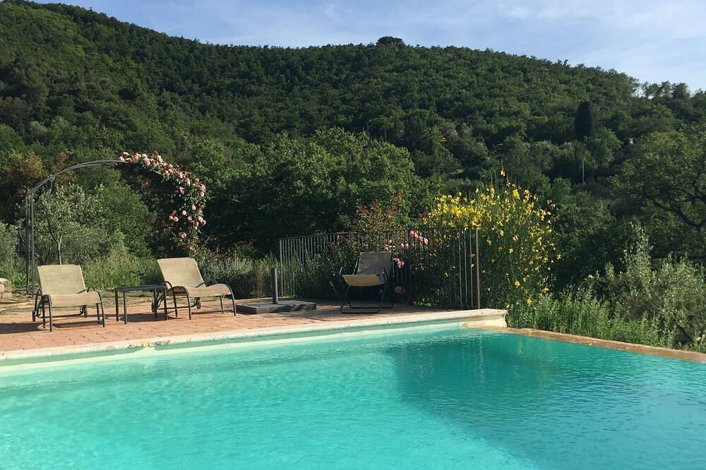 Maison de luxe 3 chambres piscine à débordement salée Ac Wifi in Paciano, Province de Pérouse