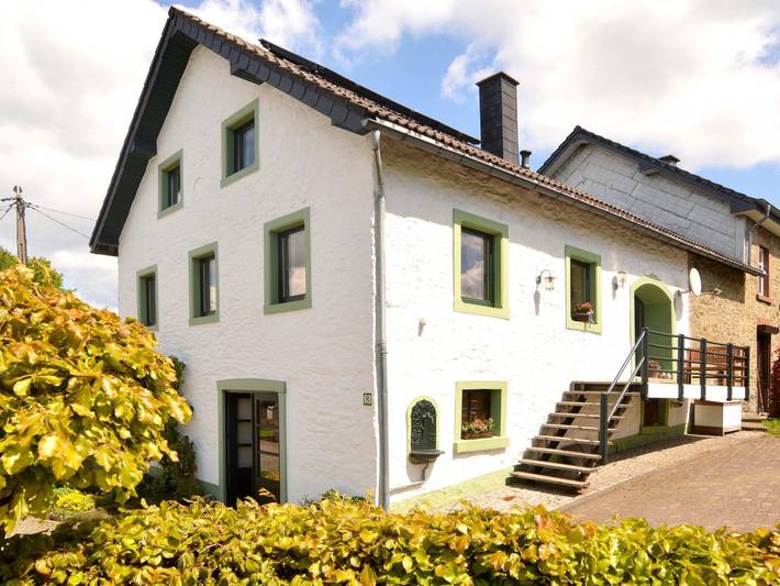 Location de vacances pour 8 personnes, avec jardin ainsi que terrasse et sauna à Butgenbach