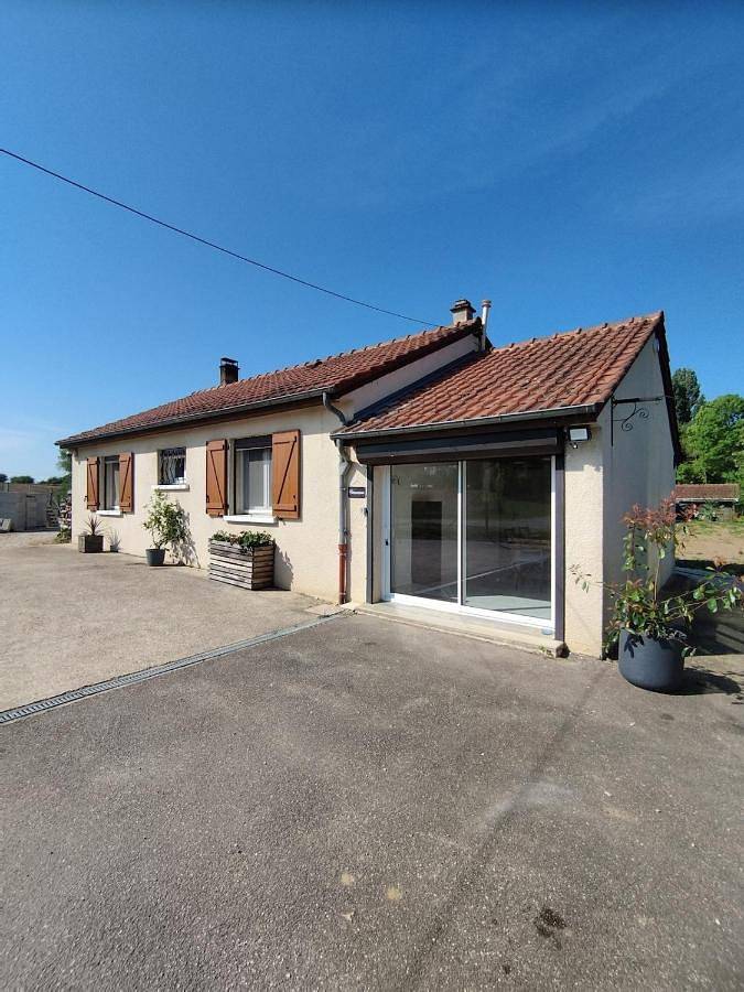 Two-Bedroom House in Montier-en-Der, Haute-Marne