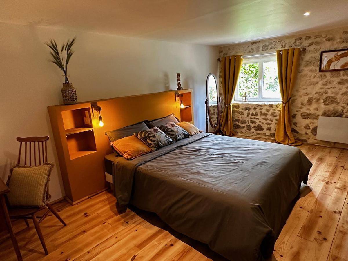 One-Bedroom Apartment in Nieul-le-Virouil, Région de Jonzac